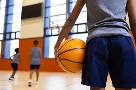 详解棒球规则中的死球转活球过程逻辑及其对跑垒员进垒时机的影响